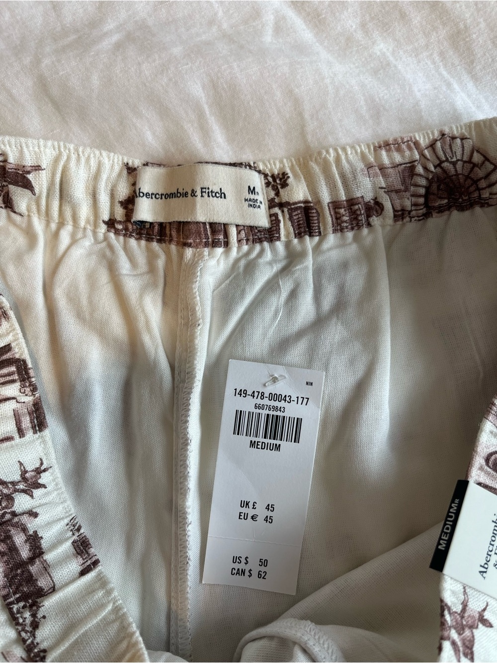 Women’s Cream Toile Print Pull-On Mid-Rise Linen Blend Shorts - Picture 5 of 6